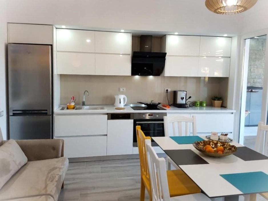 Sofia'S Holiday Apartment Vlore Exterior photo